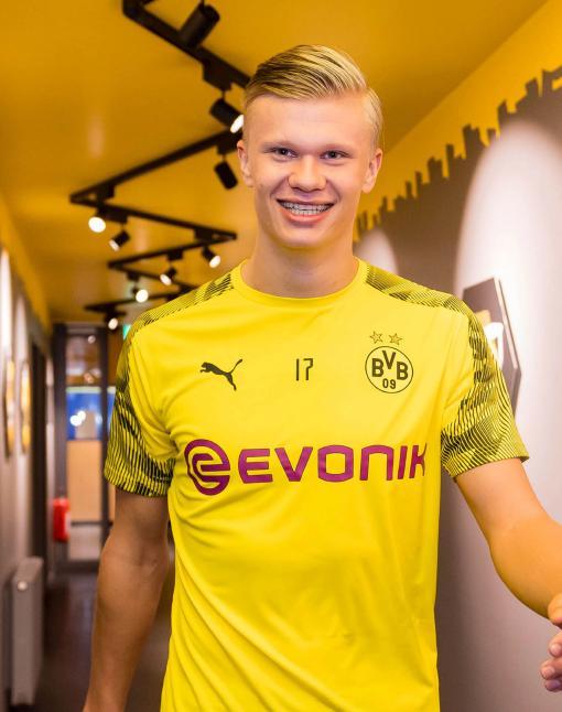 即将签约!国安国脚级中场悍将转投海港，塞蒂恩爱将有望接班徐新（签约在即！国安国脚级中场将赴海港，塞蒂恩爱将或接班徐新）